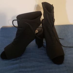 Steve Madden Stretch Bandage Booties (sz 10)